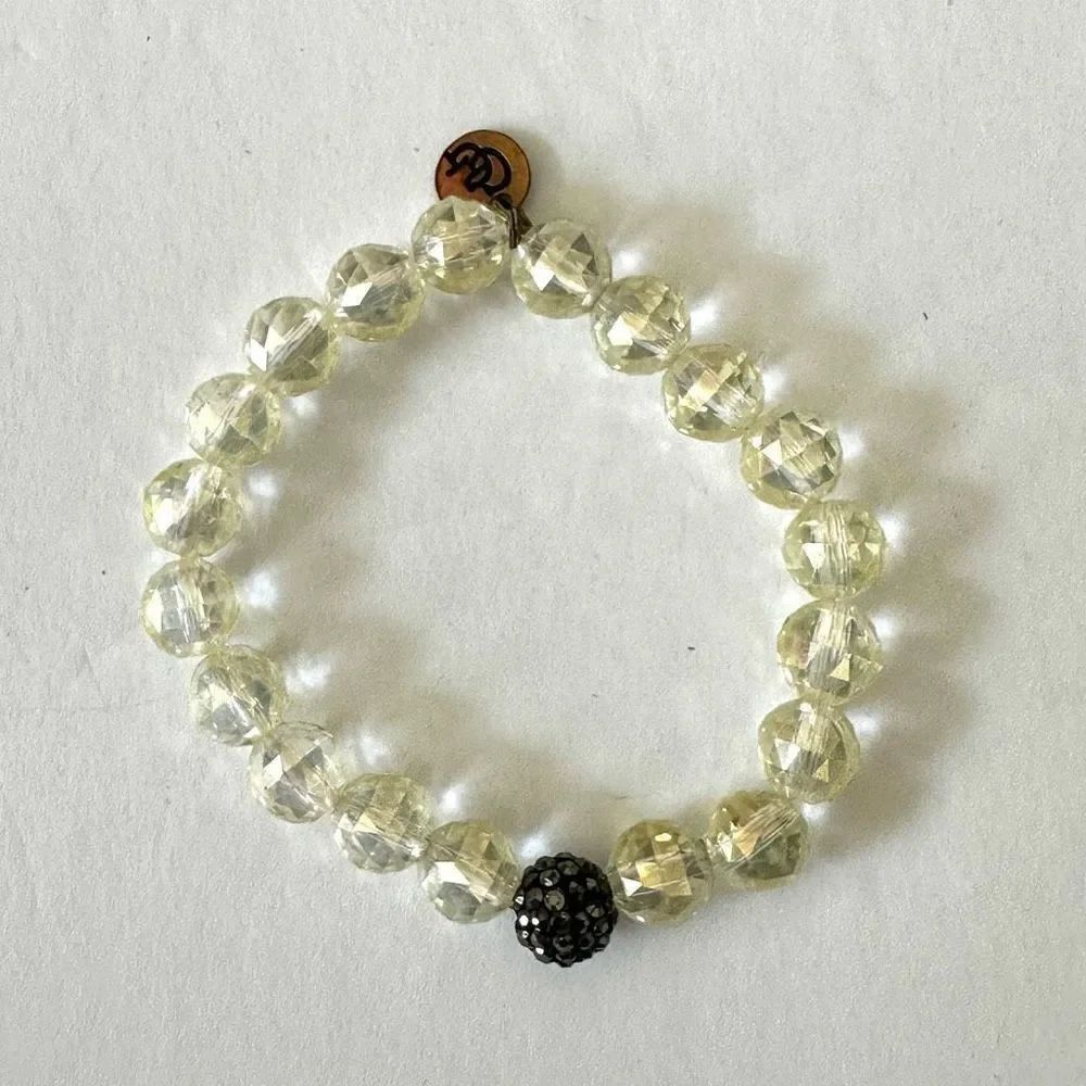 Clear beaded stretchy bracelet